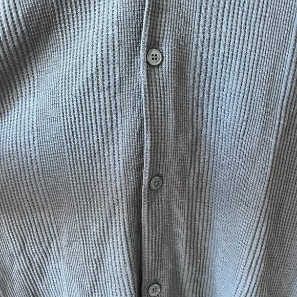 Men's Button Down Short Shirt - Picture 3 of 4